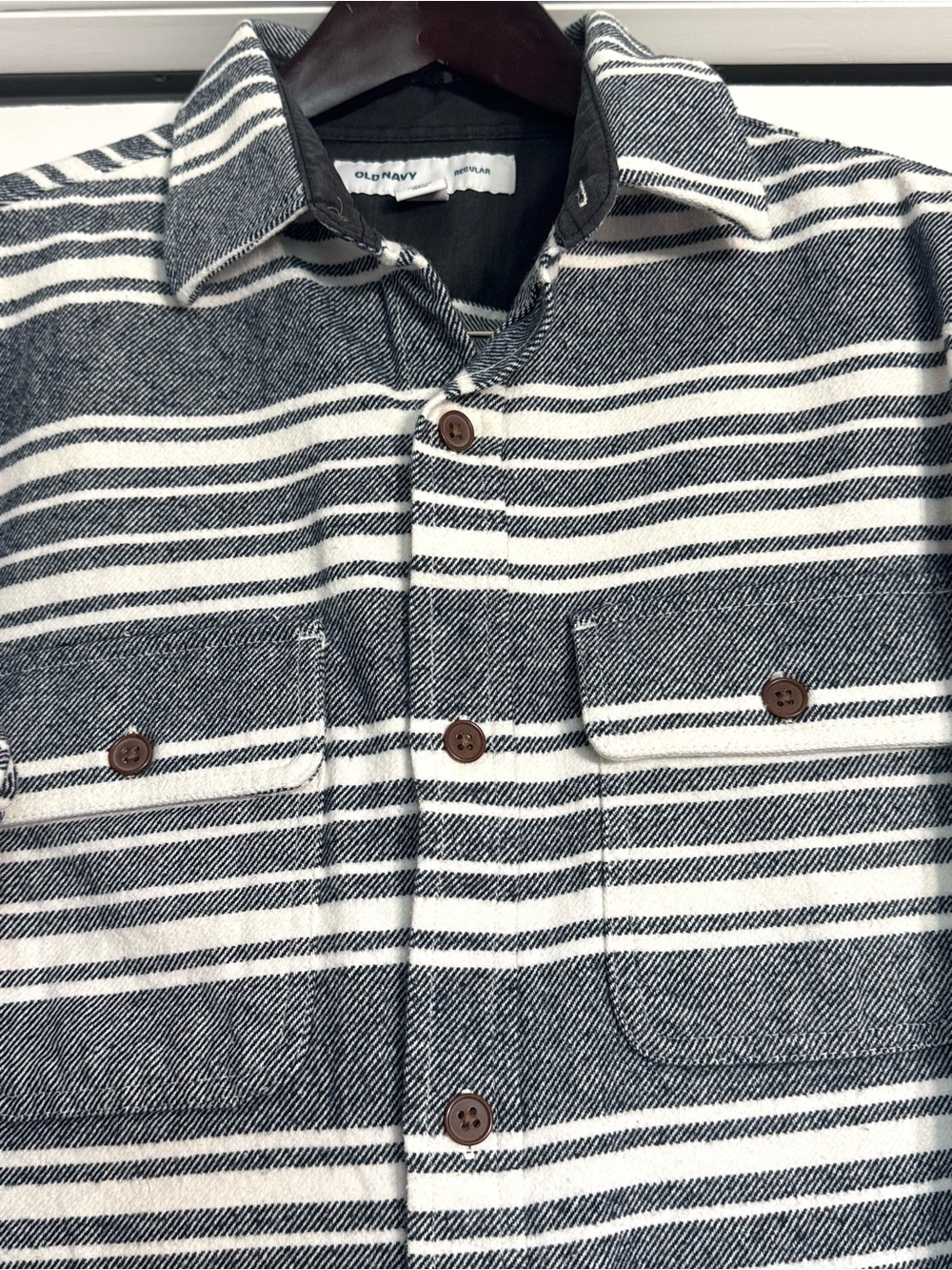 Old Navy men’s striped Button down shirt/Flanel in size Medium. Navy Color - Picture 3 of 7
